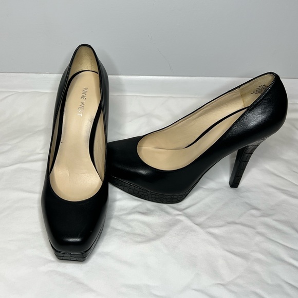 Nine West Pumps size US8.5M - Picture 2 of 8